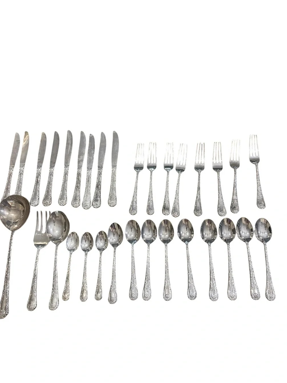 Wm Rogers & Son Silverplate Flatware Set 32 Piece Floral Scroll Pattern